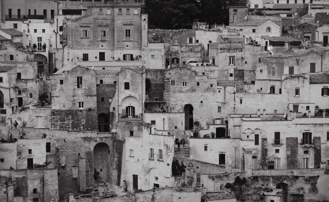 Matera we Włoszech. Zwiedzanie Sassi i przejmująca historia miasta.