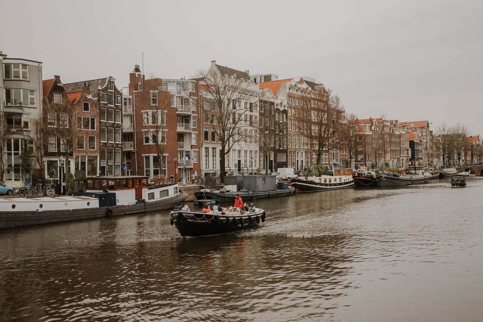 Amsterdam krzywe domy