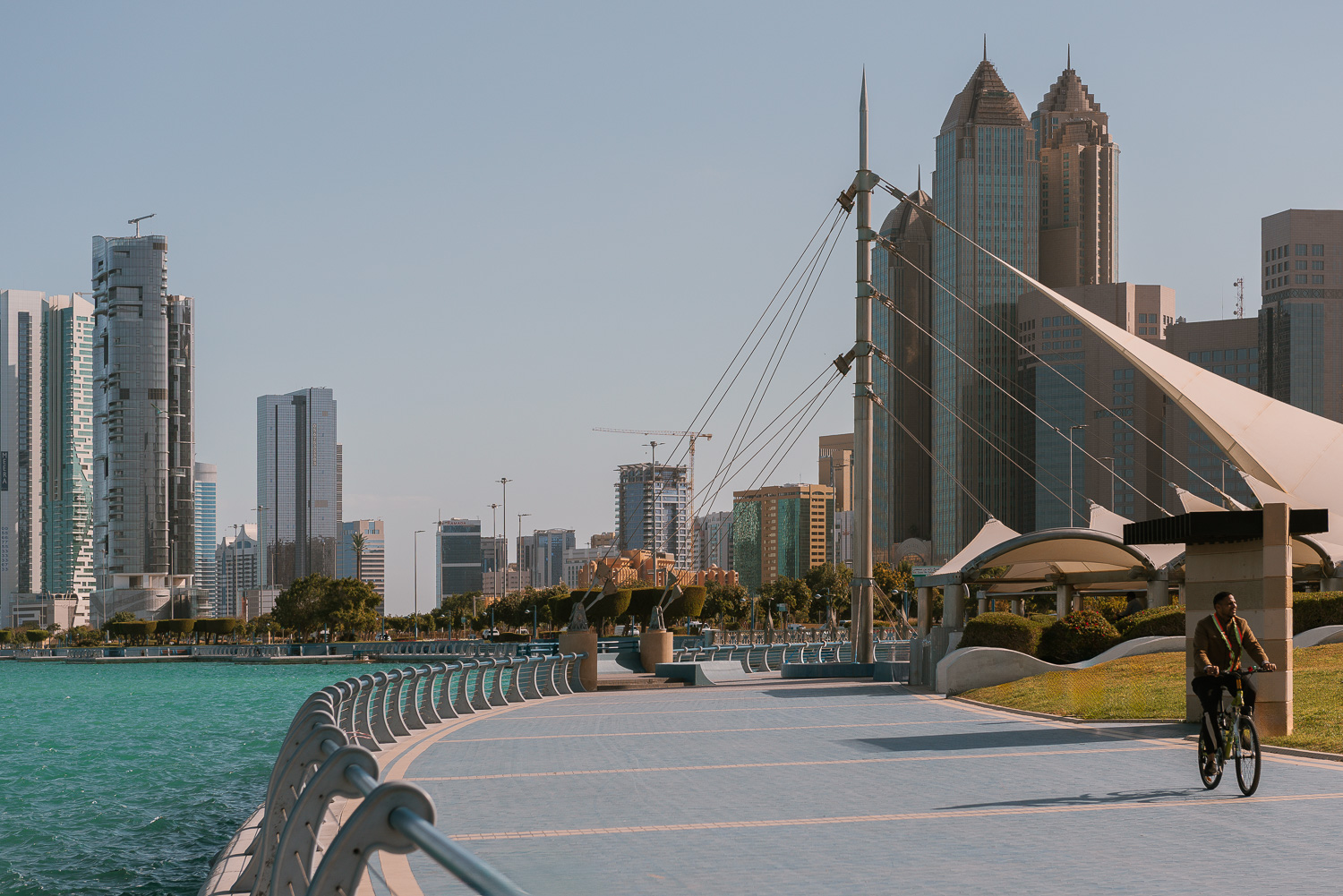 PLAลปA I PROMENADA CORNICHE ABU DHABI